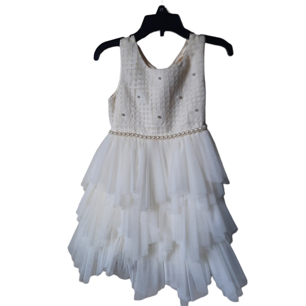 💗💝American Princess, Girls dress Size:3T, Color white cream.